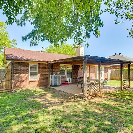 Villa 2 Mi To Ou Family-Friendly Retreat With Patio!